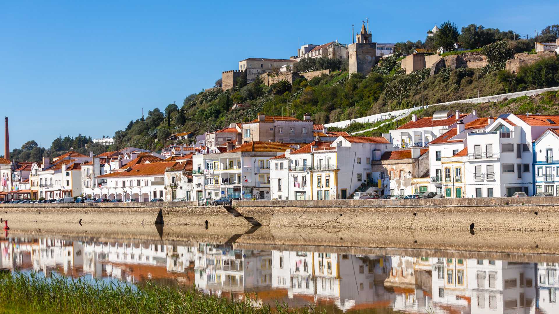 葡萄牙萨杜河附近的阿尔卡塞尔杜萨尔景色